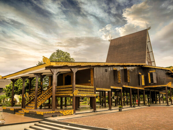 rumah adat kalimantan selatan