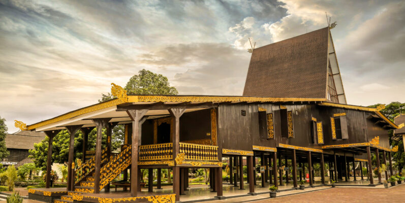 rumah adat kalimantan selatan