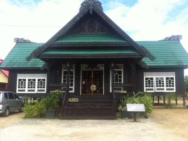 rumah adat kalimantan utara