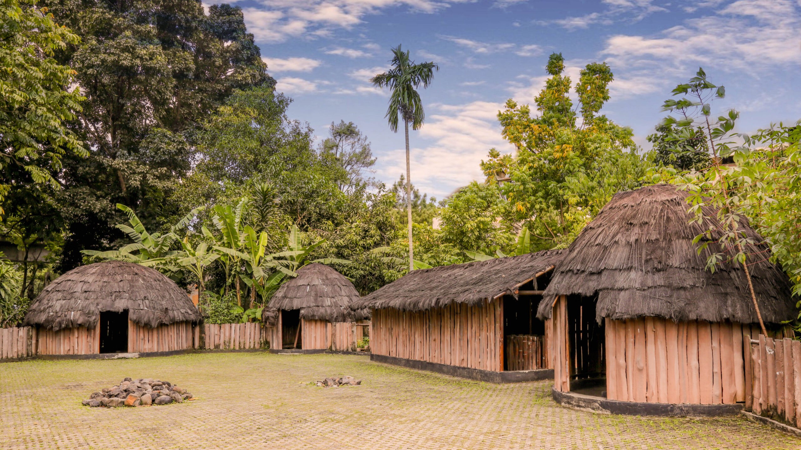 rumah adat papua 1