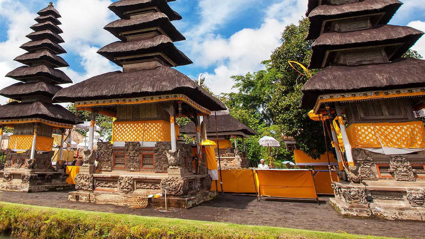 rumah adat bali 2